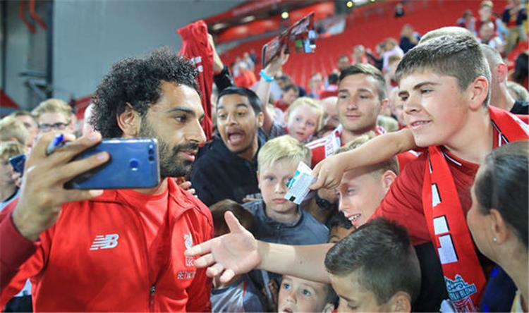 محمد صلاح مع جماهير ليفربول