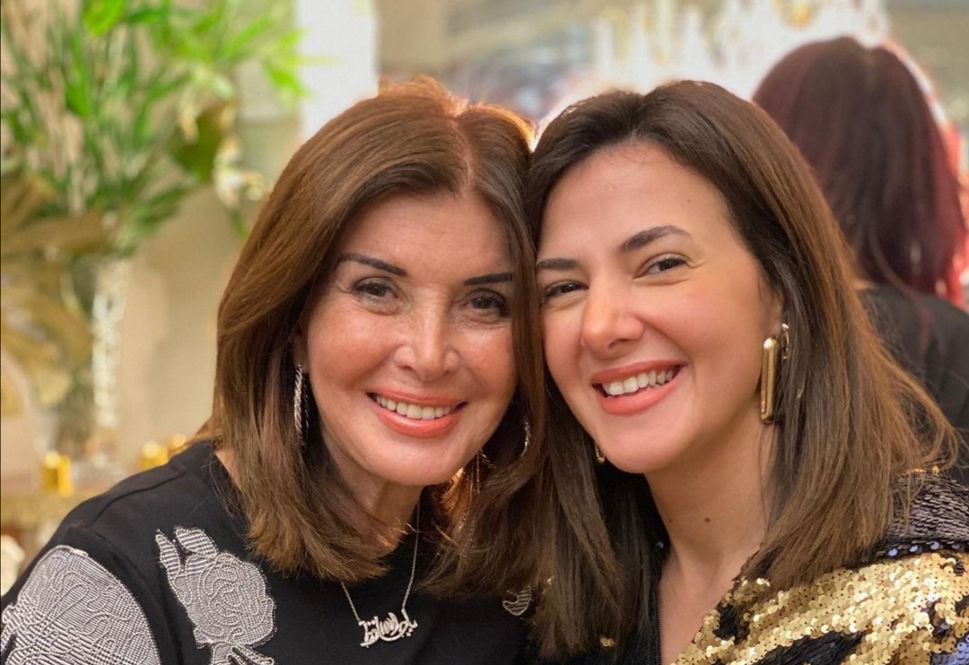 ميرفت أمين ودنيا سمير غانم 