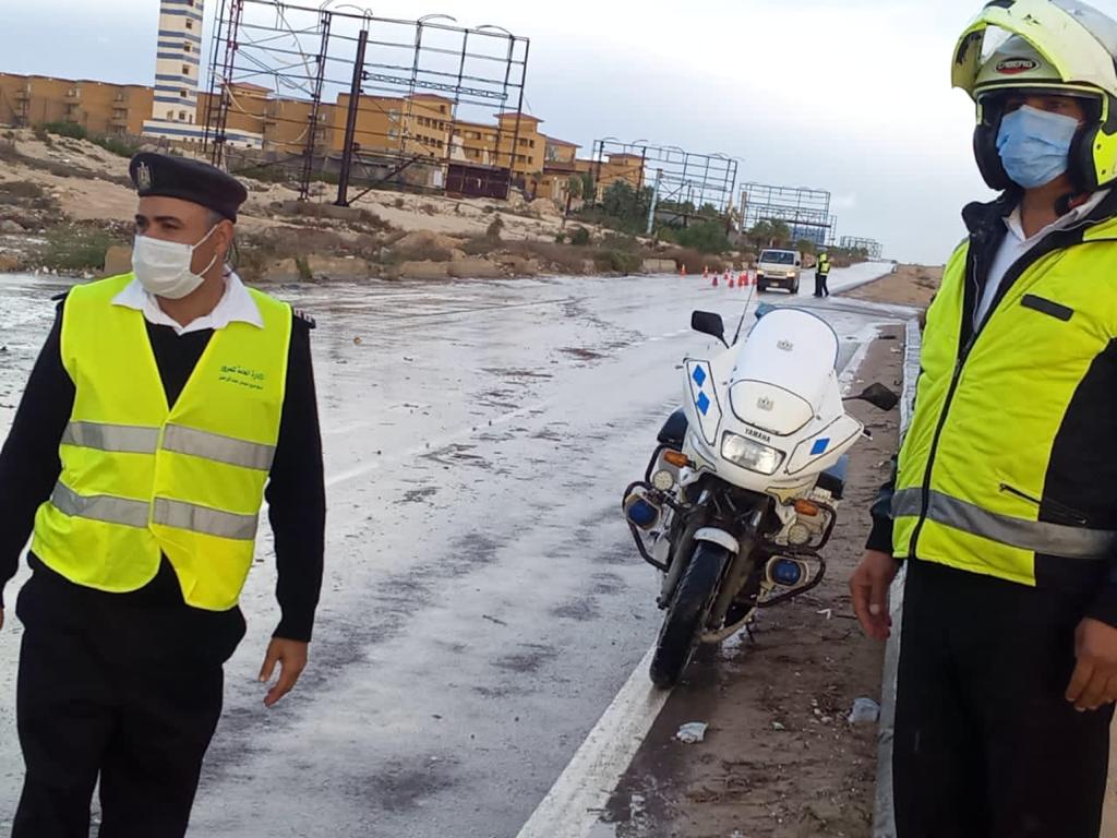 رجال المرور يواجهون الامطار وسوء الاحوال الجوية  رجال المرور يواجهون الامطار وسوء الاحوال الجوية