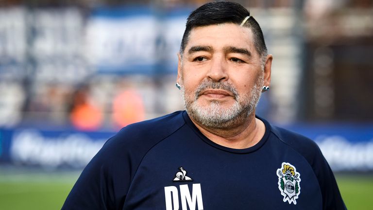 اللاعب الأرجنتيني مارادونا 