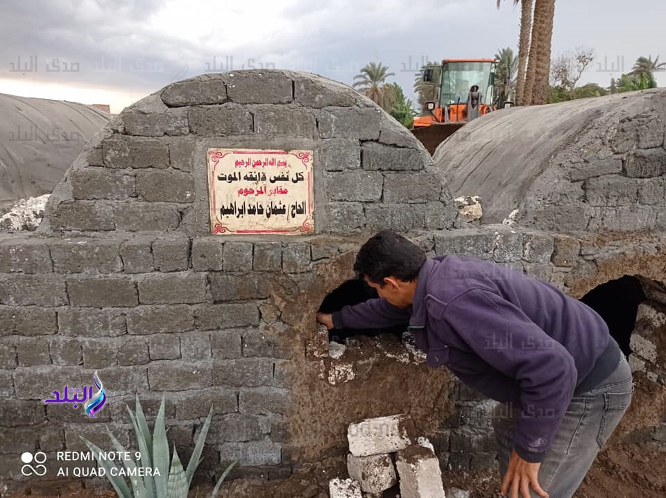  إزالة 7 مقابر مقامة