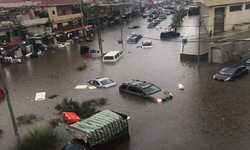 بيروت تغرق في مياه الأمطار