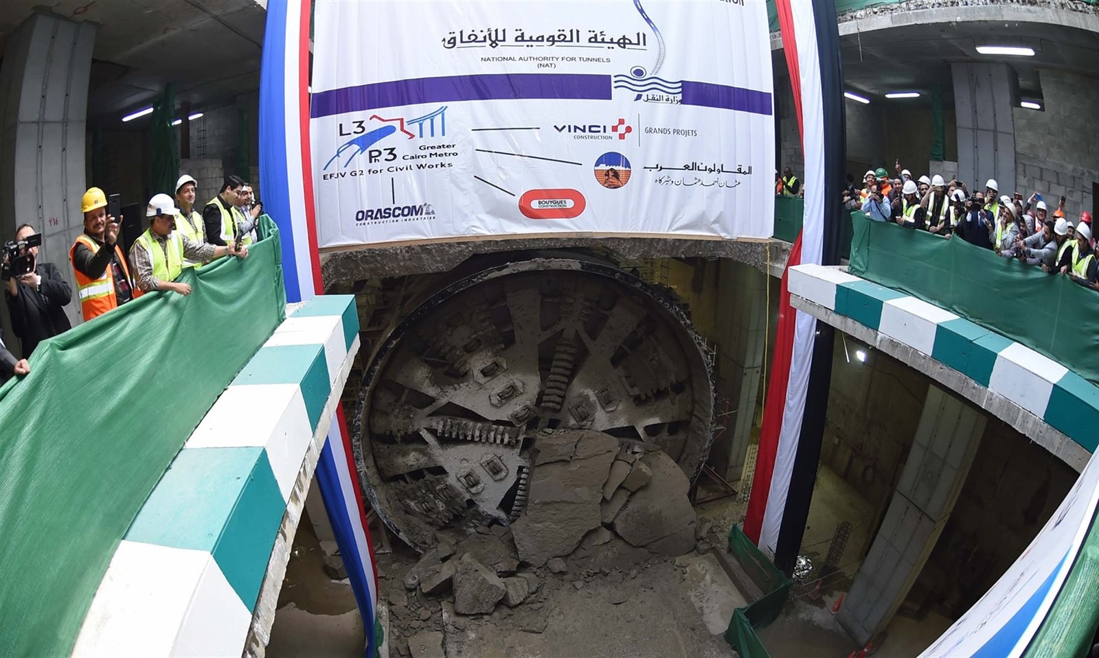 ماكينة الحفر العميق 