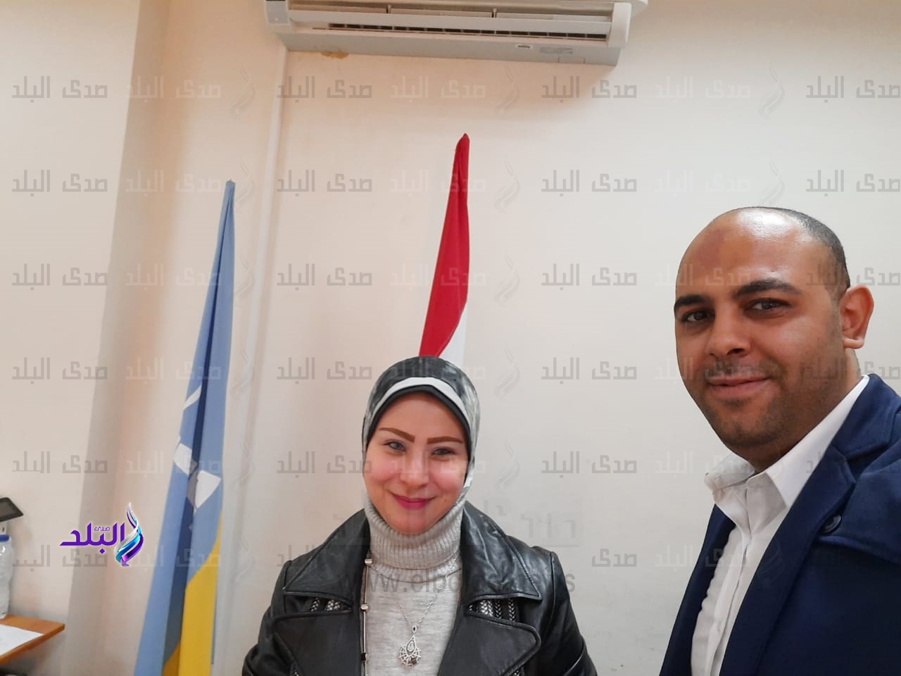 نهى خليفة الفائزة بالجائزة مع محرر صدى البلد