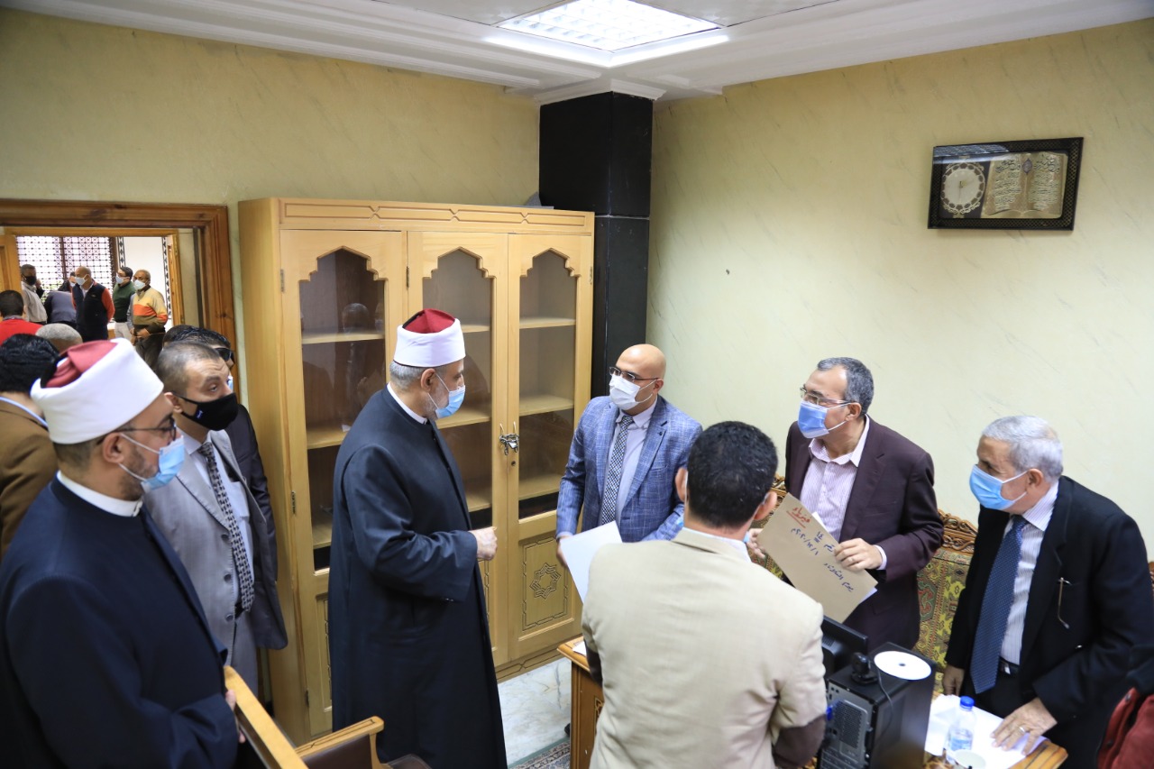 وكيل الأزهر يتفقد الاختبارات 