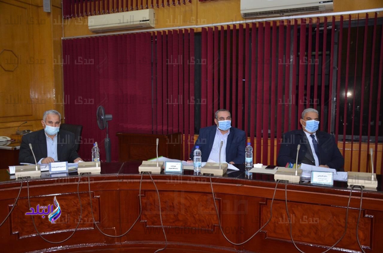 جانب من اجتماع محافظ الاسماعيلية 