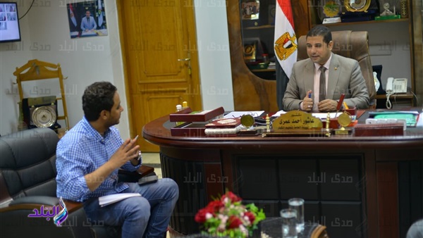 رئيس الهيئة مع محرر صدي البلد