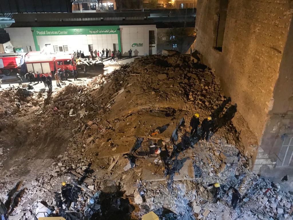 انهيار عقار