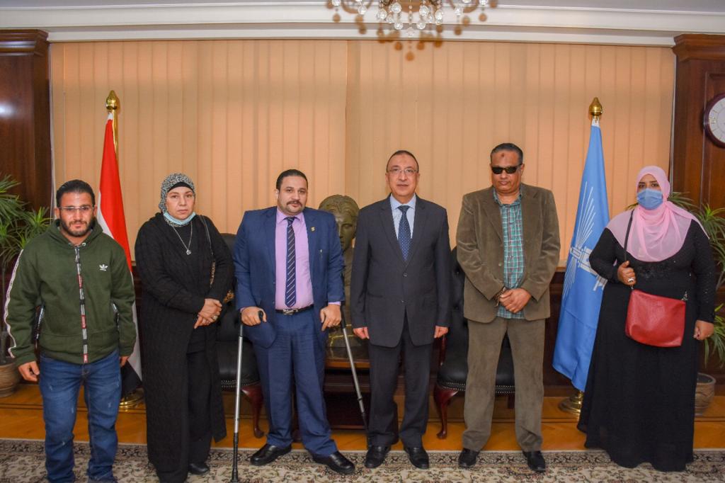 محافظ الإسكندرية : دعم وتسهيلات لذوي الهمم والأكثر احتياجا 