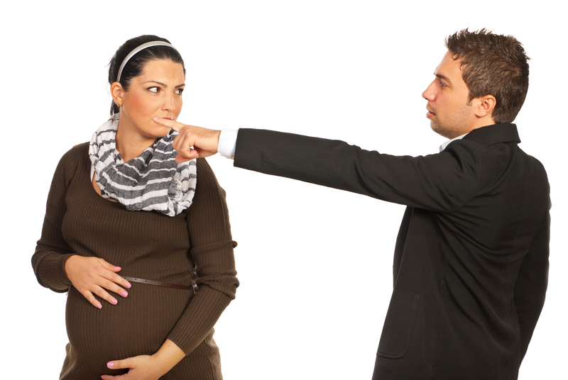 قلت لزوجتي أنت طالق وهي حامل.. هل يقع طلاقها أم لا؟
