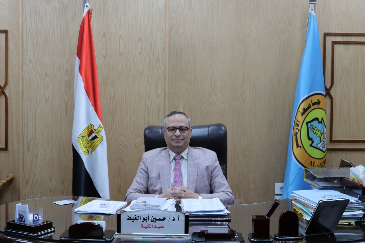 الدكتور حسين أبو الغيط عميد كلية