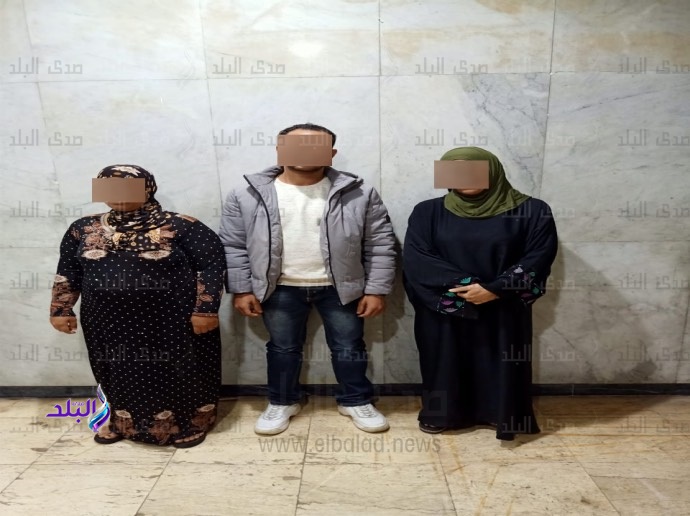 المتهمين عقب ضبطهم 