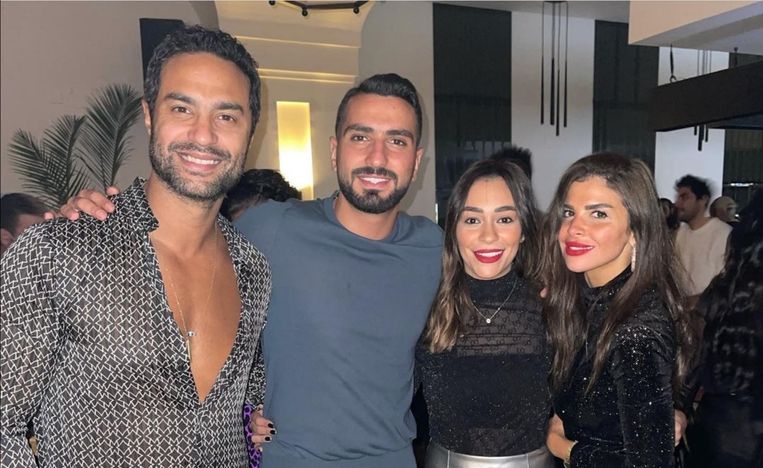 كريم فهمي ومحمد الشرنوبي وزوجته 