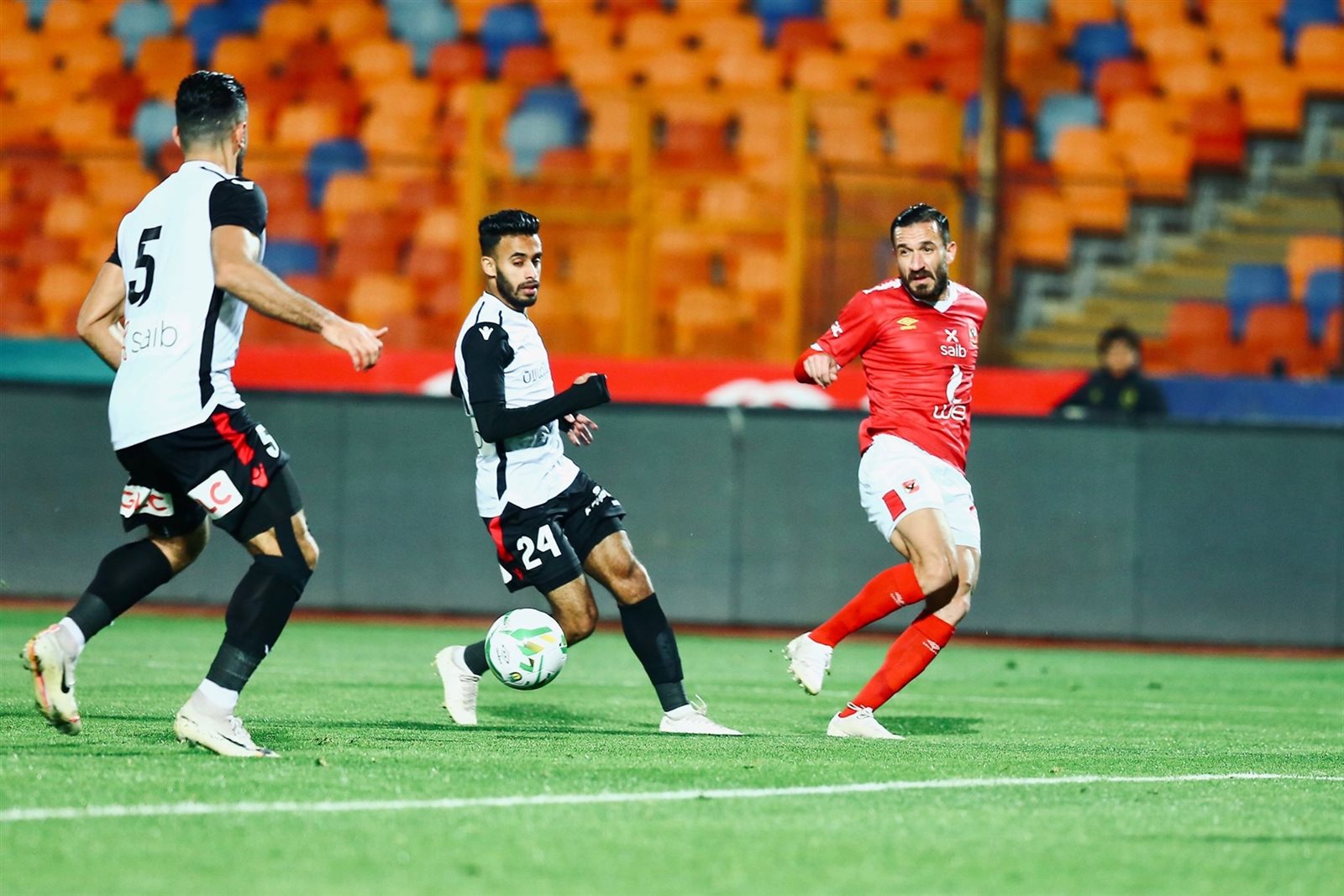 مباراة الأهلي وطلائع الجيش