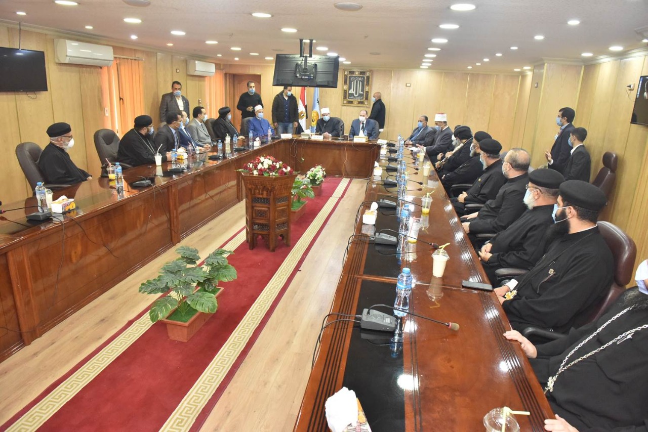 وزير الأوقاف يلتقي ممثلي الكنائس والطوائف