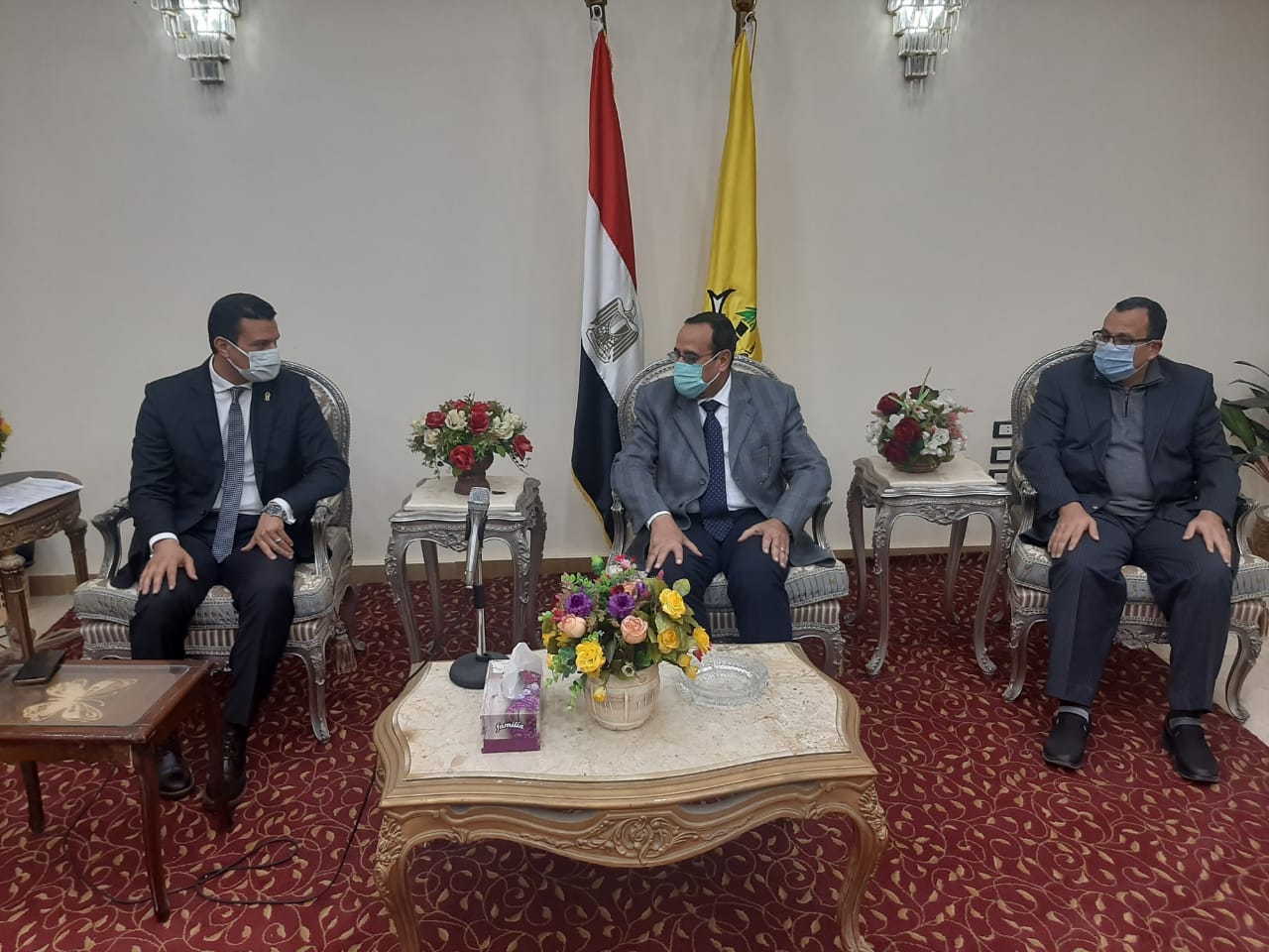 المحافظ يستقبل قافلة الازهر