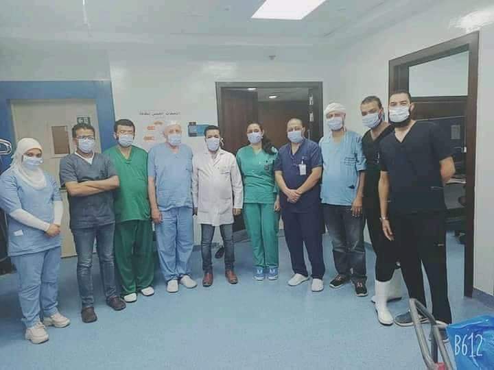 الفريق الطبي الذي أجرى العملية الجراحية 