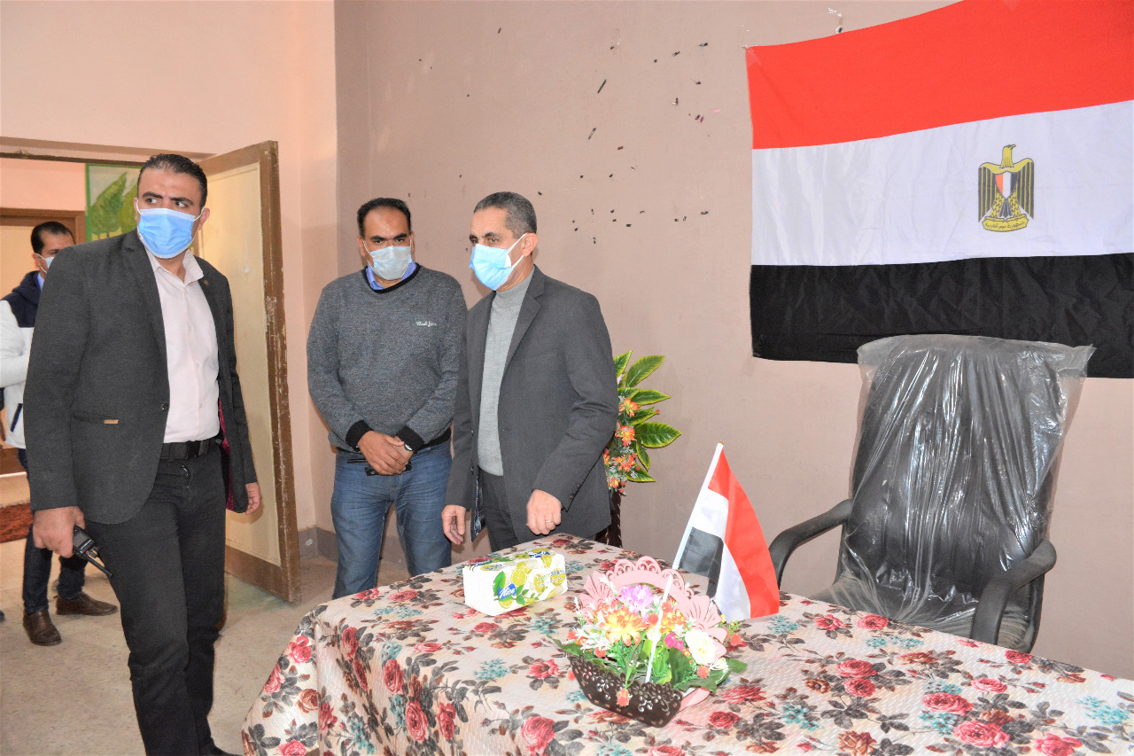 محافظ الغربية يتفقد المقار الانتخابية