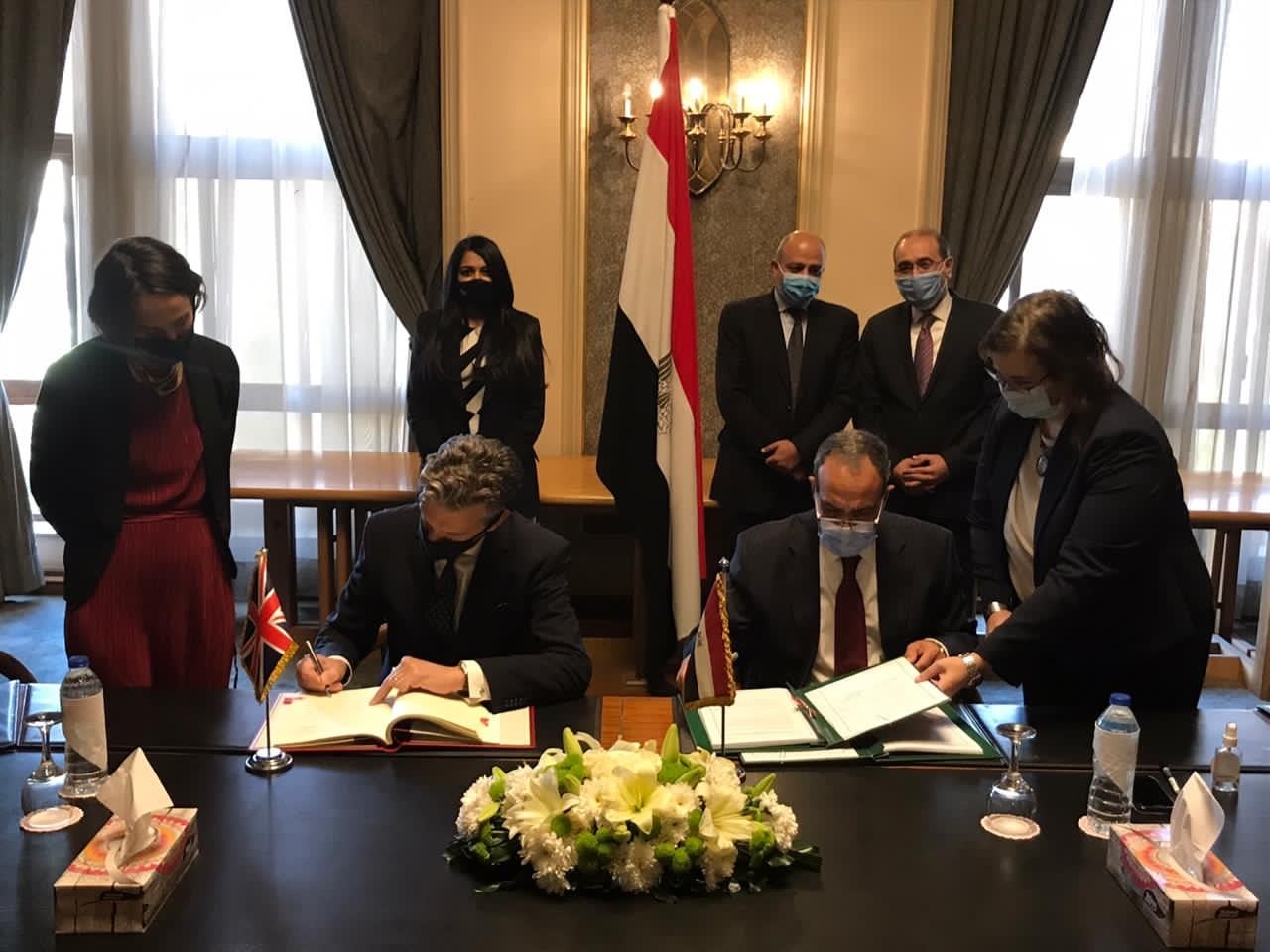 خلال التوقيع