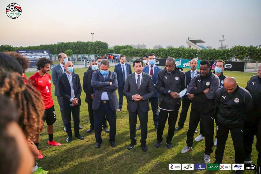 وزير الرياضة يحضر مران معسكر منتخب الشباب