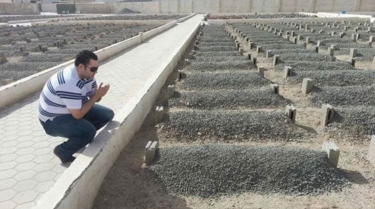 ترك المشيعين للجنازة لزيارة أموات آخرين