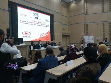 جانب من الندوة 