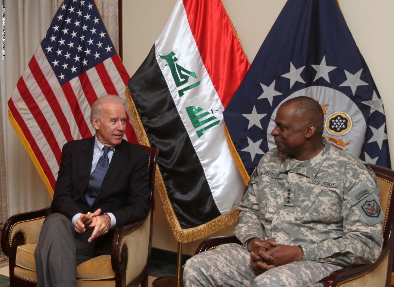 جو بايدن مع لويد أوستن