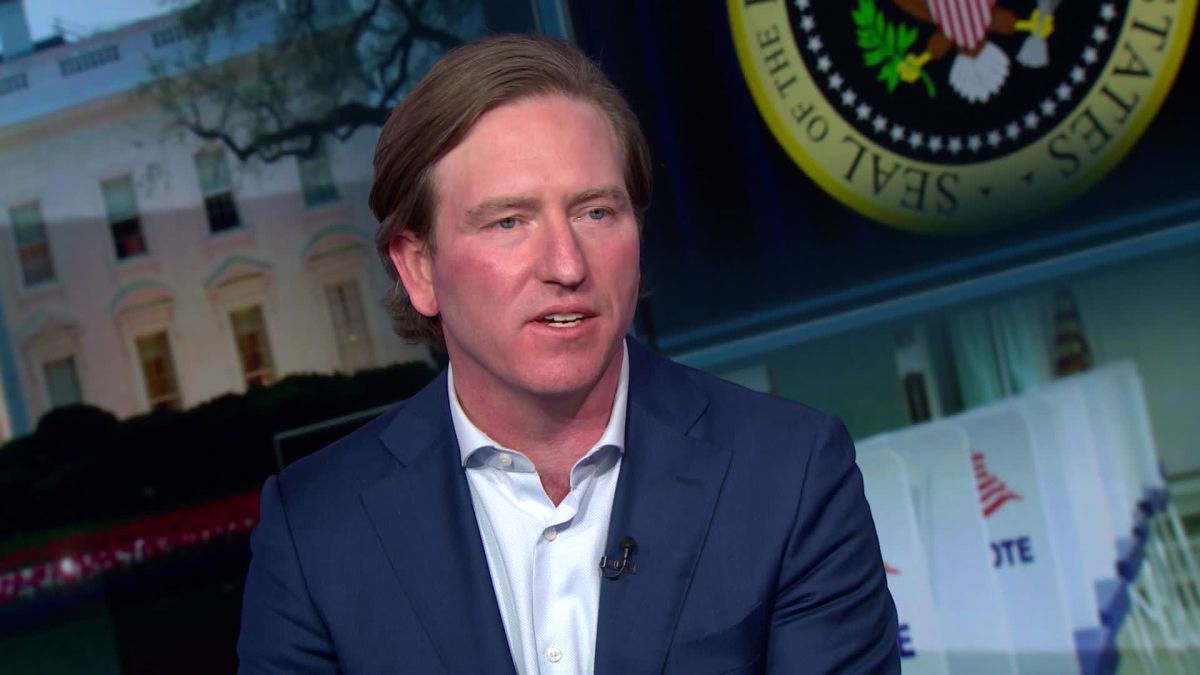 الرئيس السابق لوكالة الأمن السيبراني يقاضي حملة ترامب