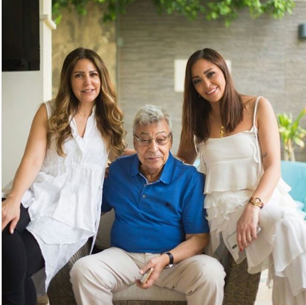 الفنانة داليا البحيرى ووالدها 