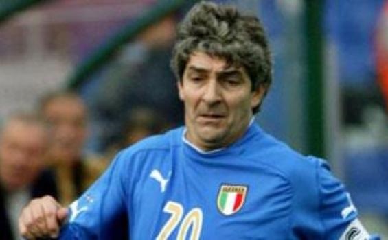 اللاعب الإيطالي السابق باولو روسي