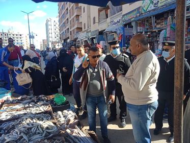 حملة مكبرة لإزالة الإشغالات وإيقاف عمارة مخالفة بمطروح