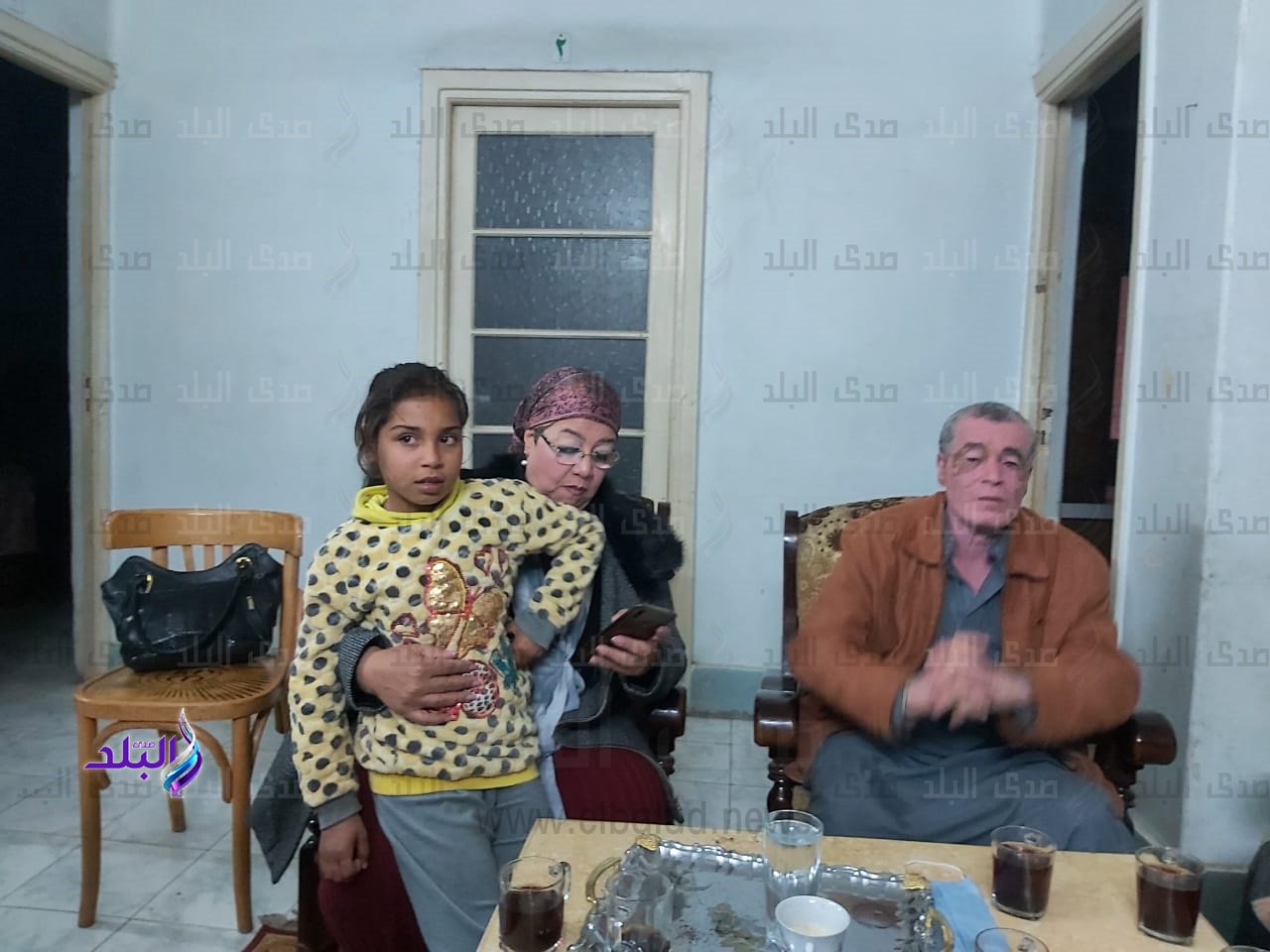 أول تحرك من التضامن مع بائع المناديل ونجلته .. صور