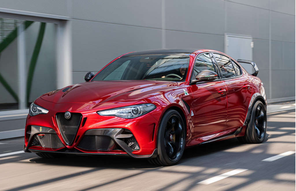  ألفا روميو جوليا 2021 alfa romeo giulia 