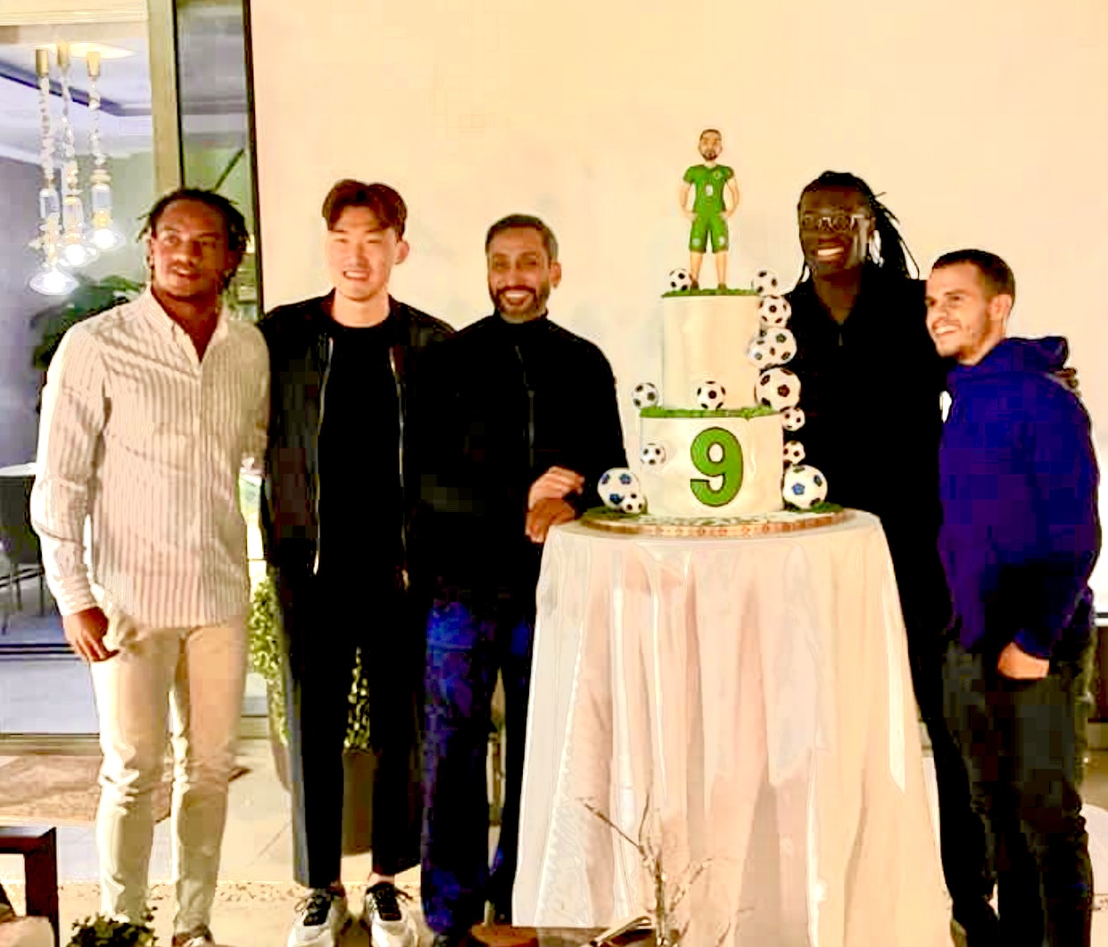 احتفال لاعبي الهلال بعيد ميلاده