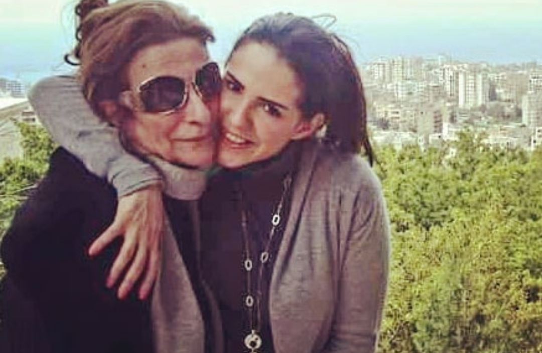 دنيا ووالدتها