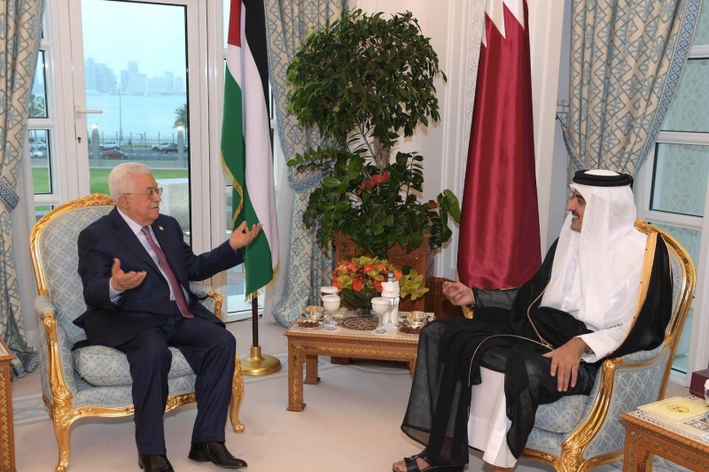 محمود عباس وتميم بن حمد