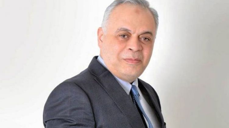 الفنان أشرف زكي نقيب المهن التمثيلية