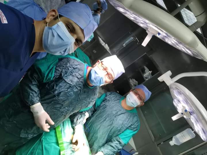 فريق طبي ينجح في إجراء عملية لاستئصال كيس بجوار القلب لطفل