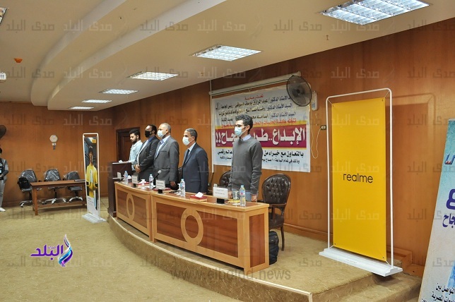 جانب من الندوة 