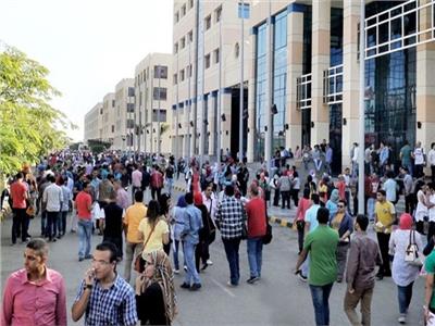 الجامعات