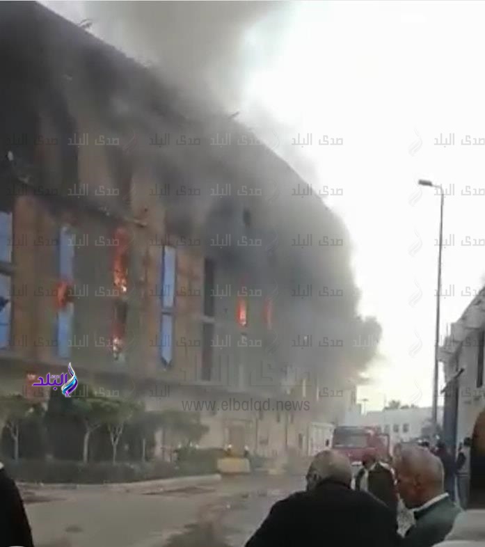 حريق كبير باحد المخازن بميناء الإسكندرية