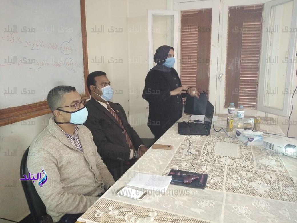 جانب من الندوة 