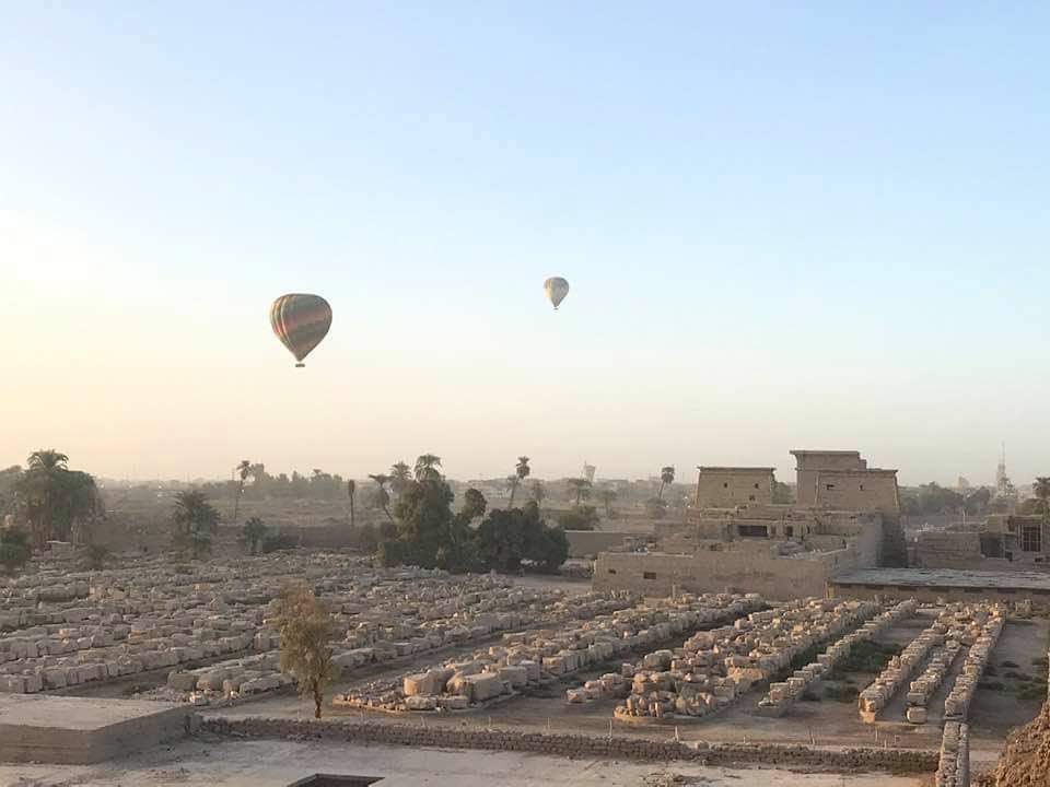 رحلات بالون طائر
