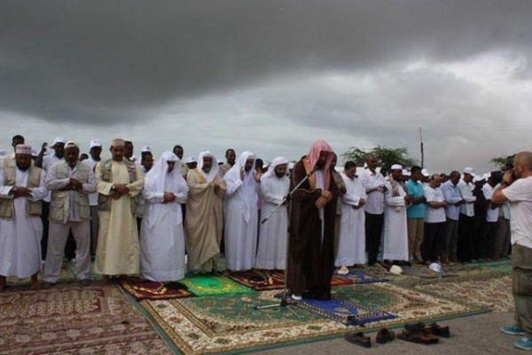 رئيس الإمارات يوجه بإقامة صلاة الاستسقاء في جميع مساجد الدول