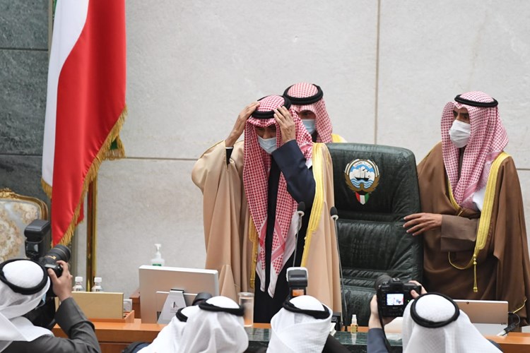 الشيخ نواف الأحمد  يفتتح دور الانعقاد الأول