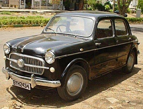 القردة معشوقة المصريين.. قصة السيارة فيات 1100