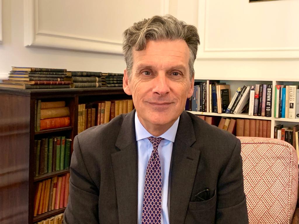 سفير بريطانيا سير/ جيفري آدامز