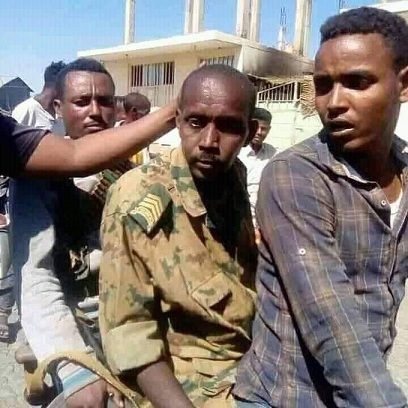 صورة متداولة لعناصر إثيوبية تحتجز جندي نظامي