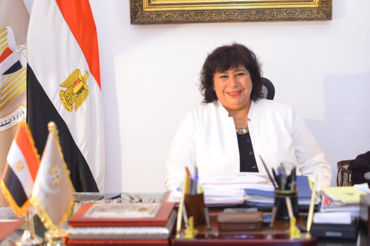 وزيرة الثقافة 