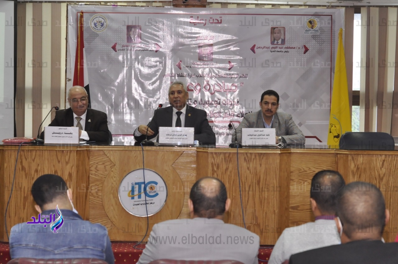 جانب من الندوة 